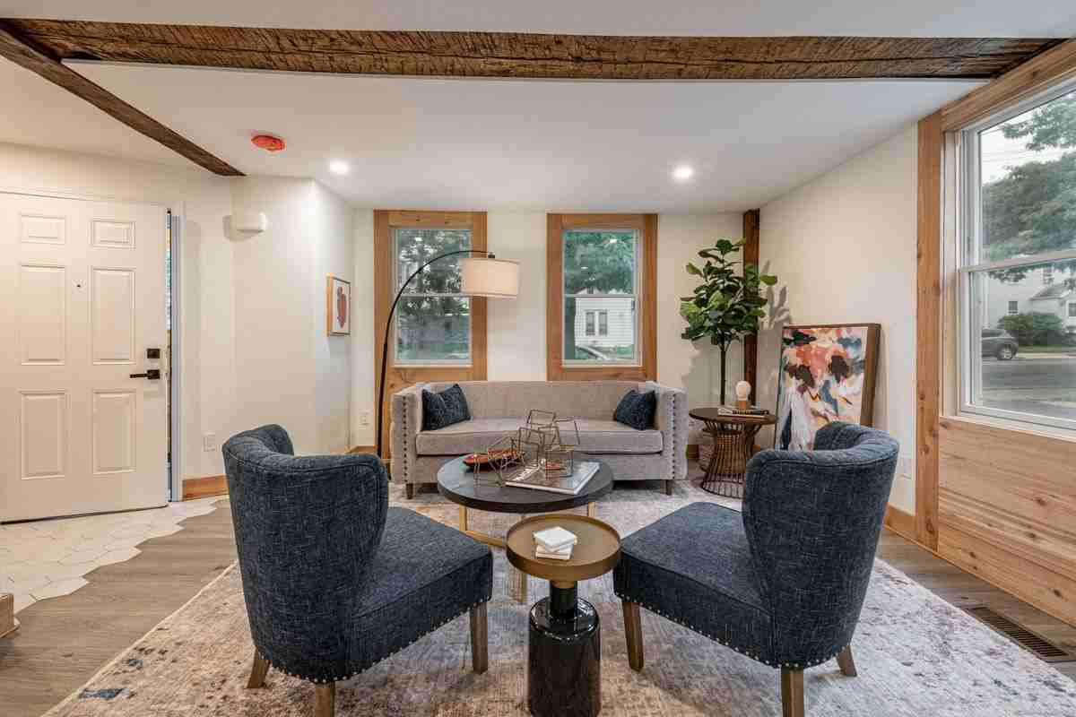 1138 Townsend Ave - Photo 3 of 25