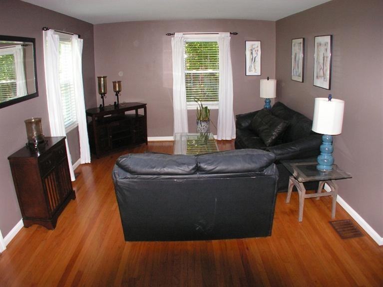 3453 Drake St - Photo 2 of 17