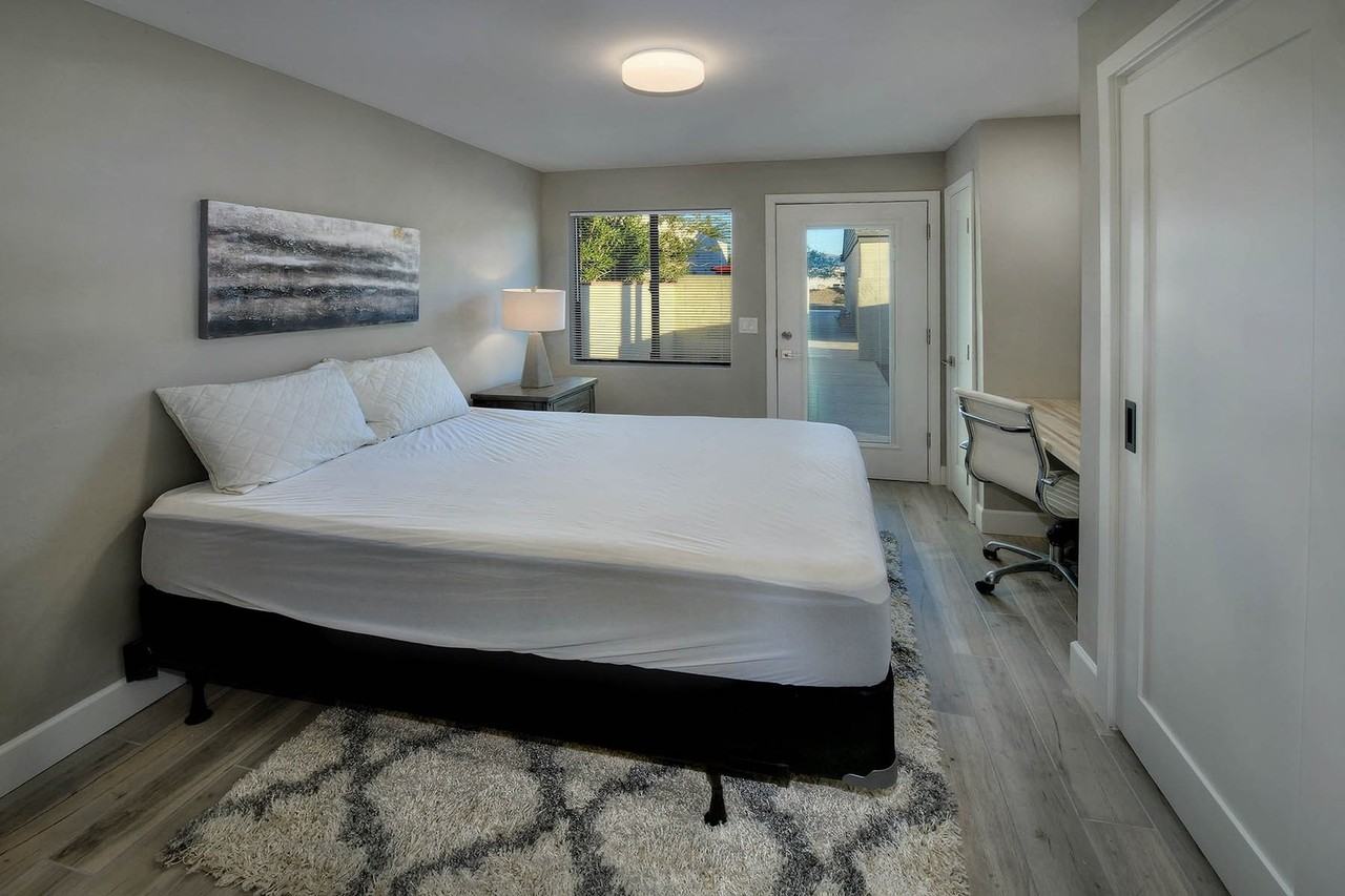 3232 E 1st St #B - Photo 7 of 26