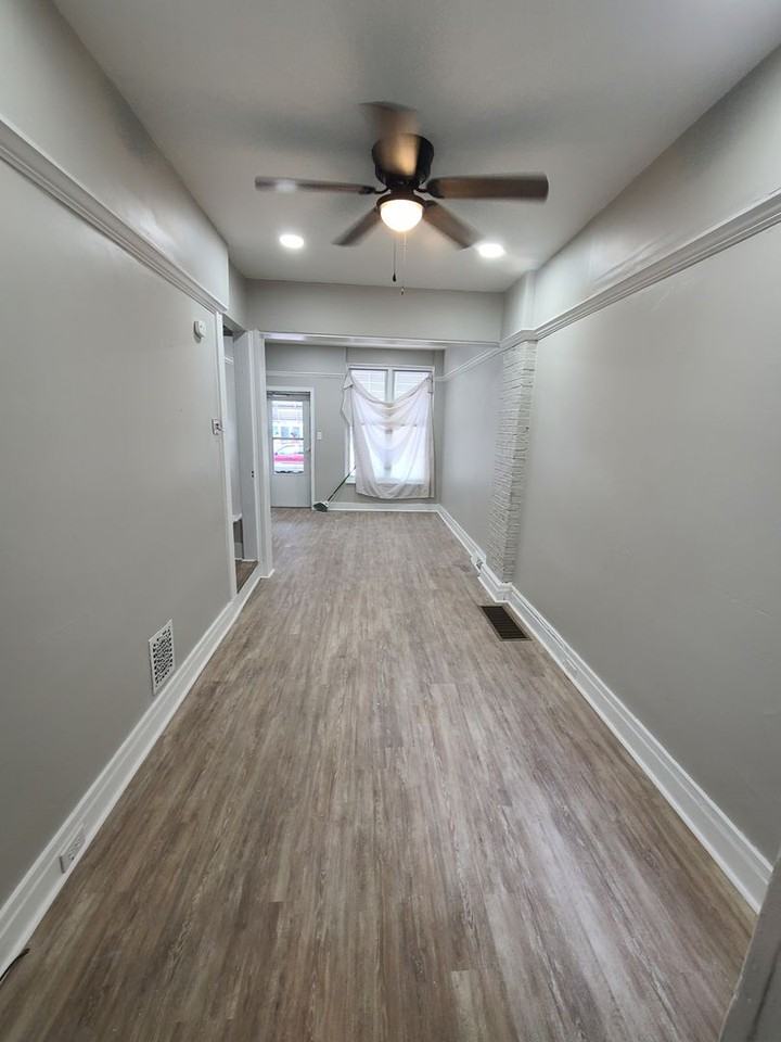 1015 Perry St - Photo 2 of 16
