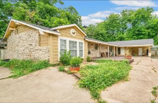 1104 Kinney Ave - Photo 1 of 1