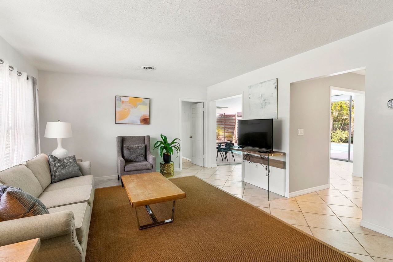 2476 Britannia Rd - Photo 2 of 18