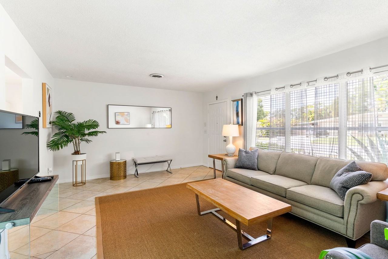 2476 Britannia Rd - Photo 3 of 18