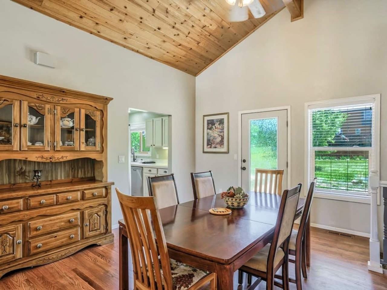 101 Golden Ct - Photo 3 of 18