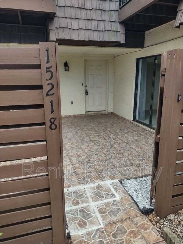 15218 W Pond Woods Dr - Photo 2 of 18