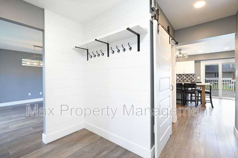 8200 Northview Dr - Photo 3 of 38