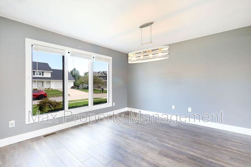 8200 Northview Dr - Photo 5 of 38