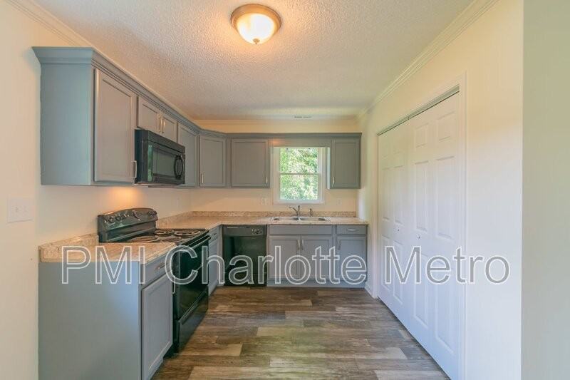 814 W Georgia Ave - Photo 4 of 17