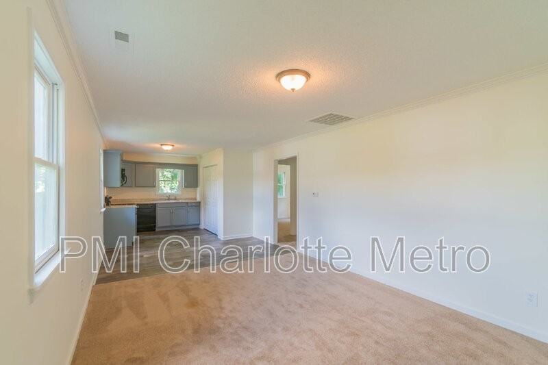 814 W Georgia Ave - Photo 5 of 17