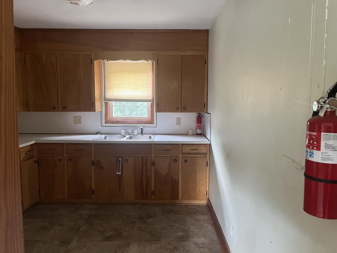 801 Blue Ridge Avenue - Photo 3 of 14