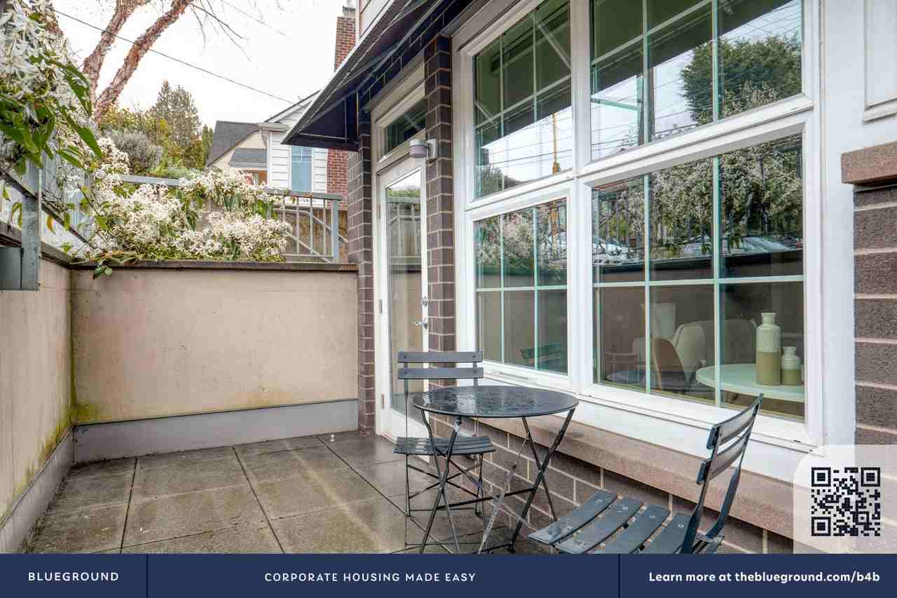 3920 Stone Way North - Photo 5 of 37