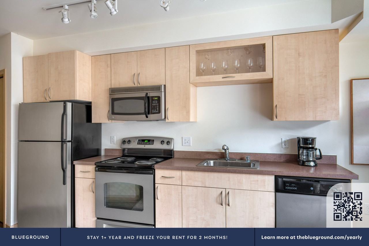 3920 Stone Way North - Photo 7 of 37