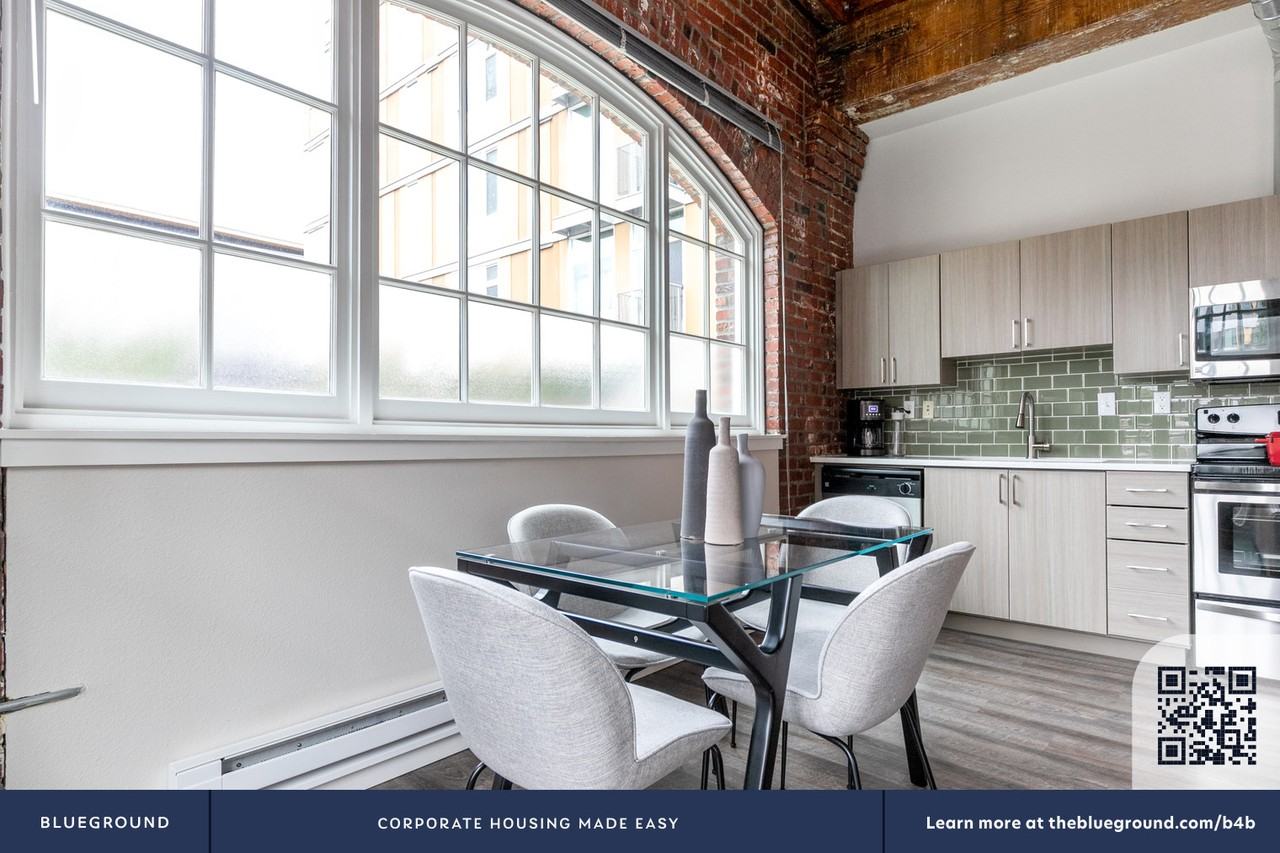 224 Pontius Avenue North - Photo 5 of 27