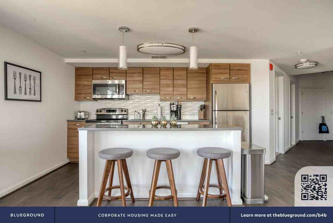 8421 Broad Street - Photo 6 of 31