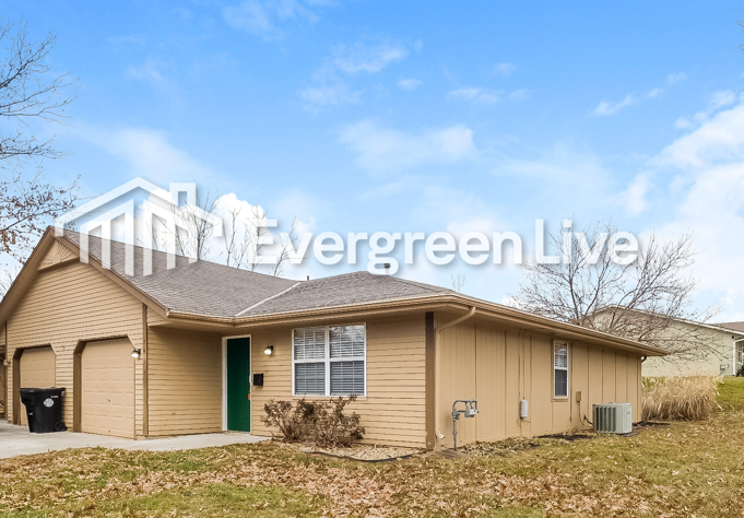 1411 Hawthorn Cir - Photo 3 of 26