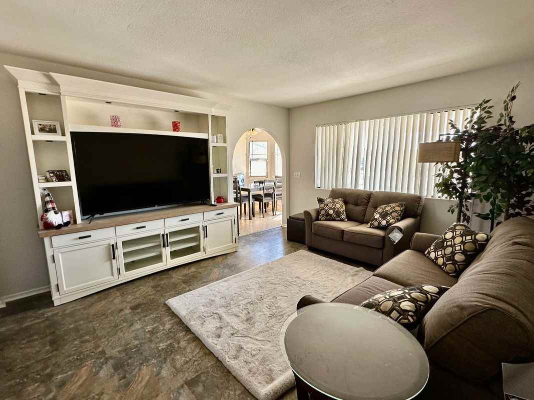 26283 Corona Dr - Photo 2 of 12