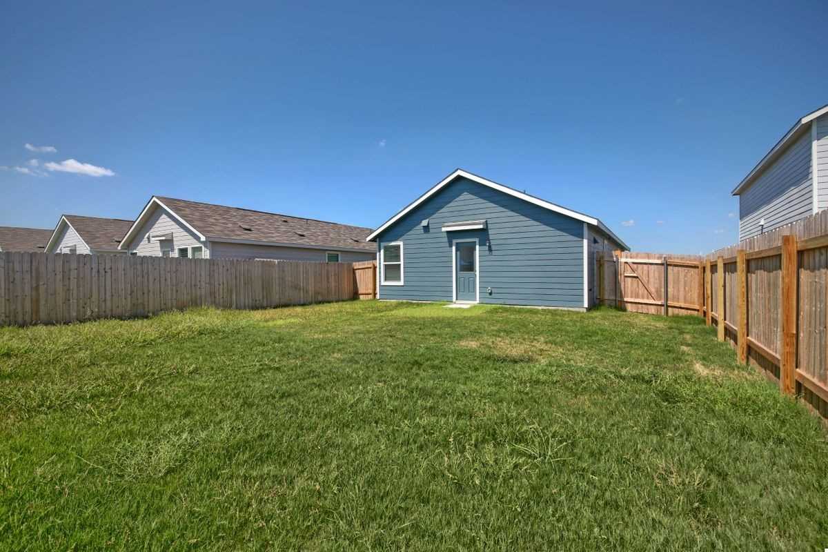 136 Jack Browning Dr - Photo 5 of 25