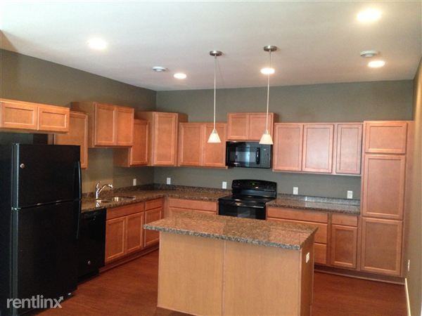 Hugo's Village Townhomes Apartments 4759 Curt Cir, Grand Forks, ND