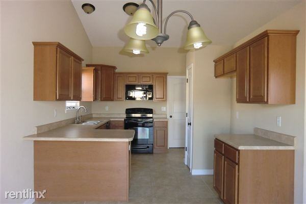 1861 Wellington Ln - Photo 3 of 8