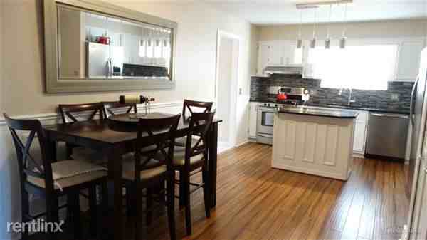 22418 Ridgeway St - Photo 2 of 12