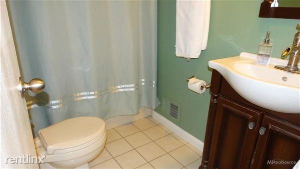 22418 Ridgeway St - Photo 3 of 12