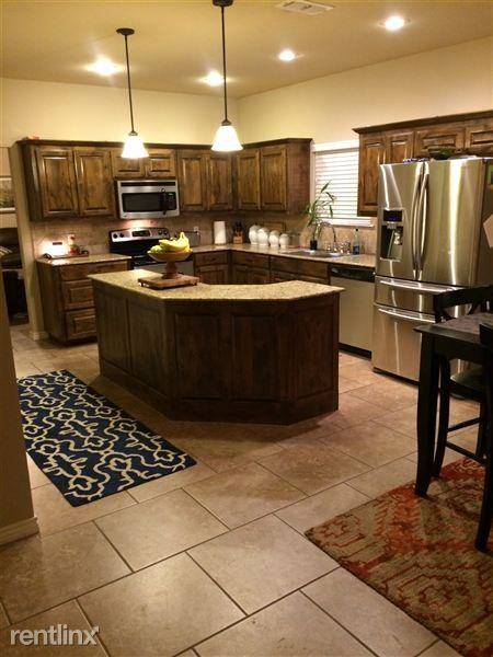 2200 Redbud St - Photo 2 of 10