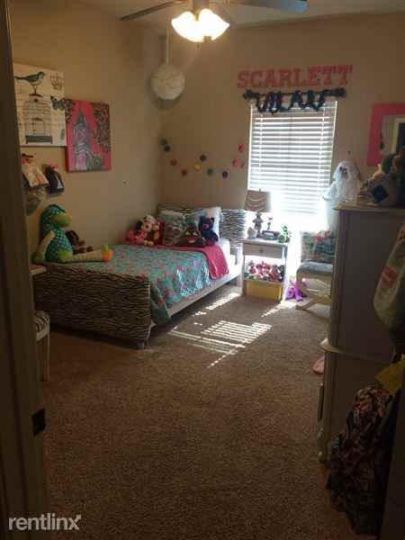 2200 Redbud St - Photo 3 of 10