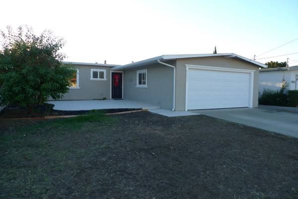 42835 Charleston Way - Photo 2 of 17