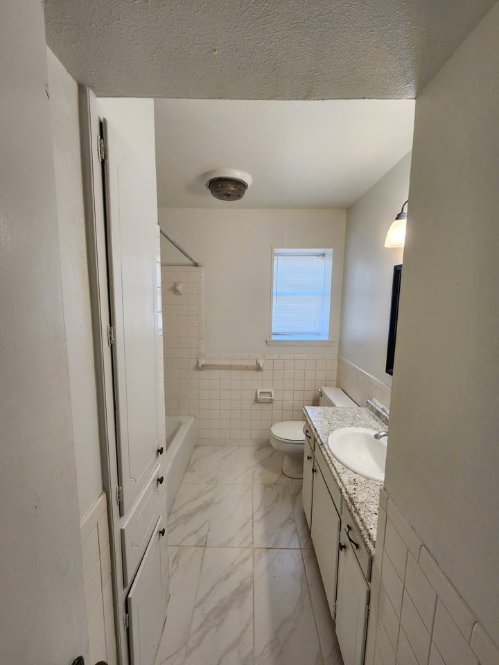 1905 W Shields Dr #3 - Photo 5 of 10