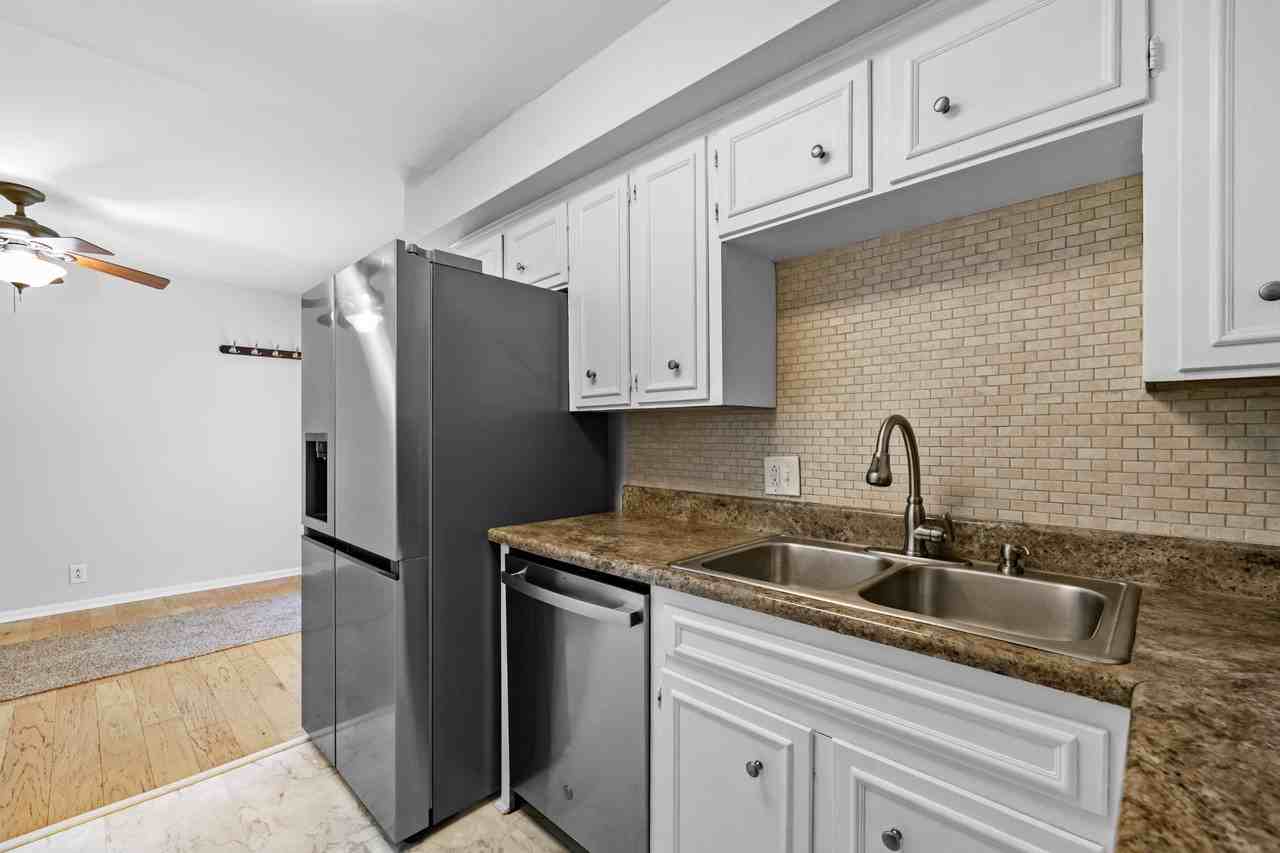 742 Mcpherson Dr #B - Photo 2 of 20