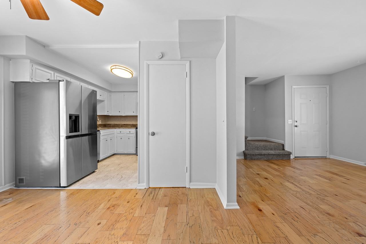 742 Mcpherson Dr #B - Photo 3 of 20