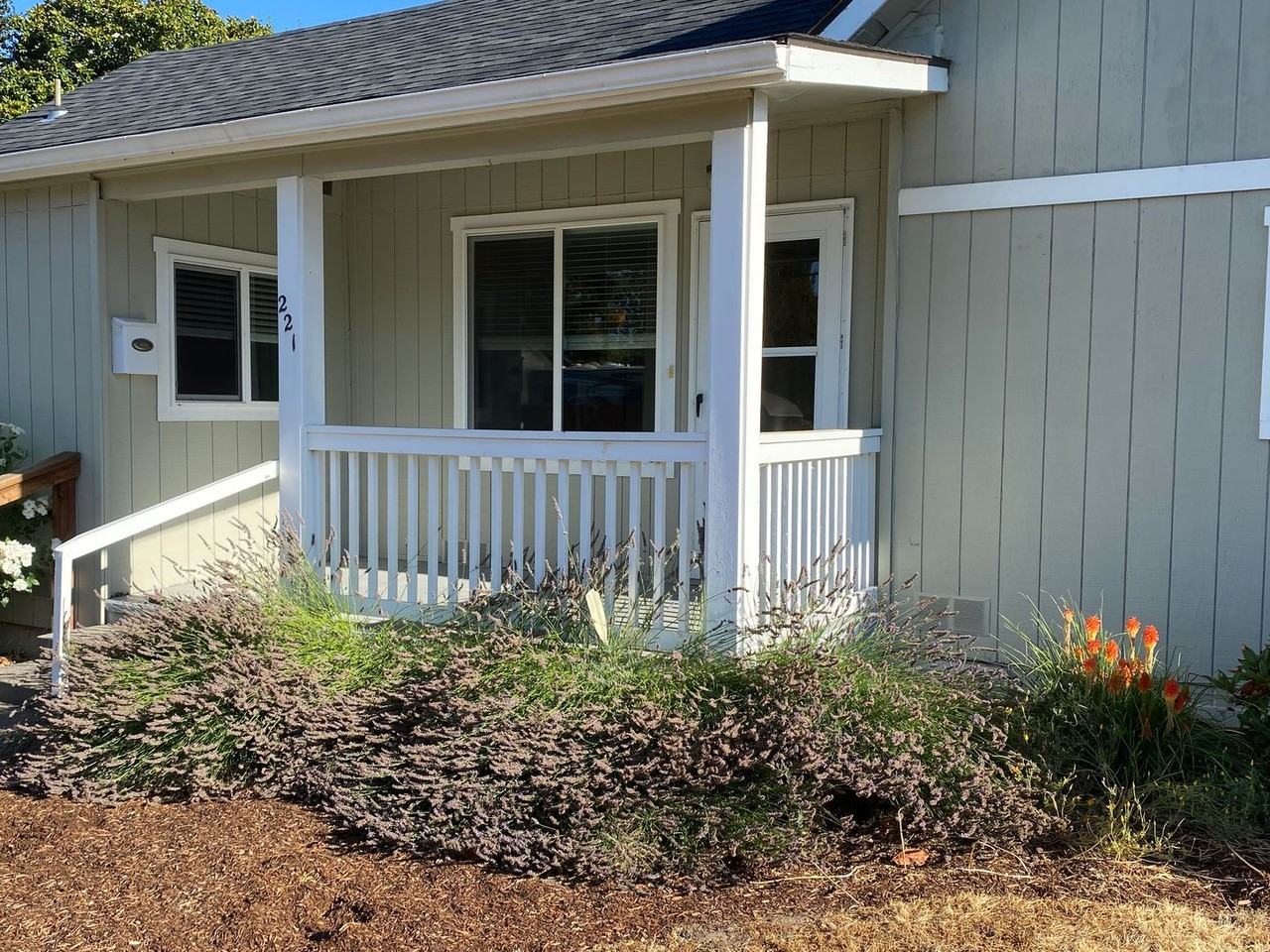 221 W Mary St - Photo 2 of 19