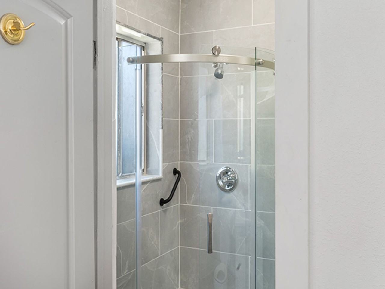 6285 Sunnymere Ave - Photo 2 of 11