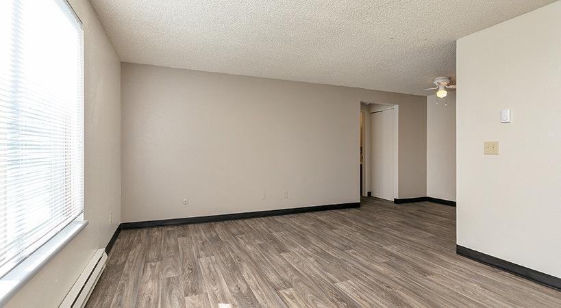 5713 N Garrett St - Photo 4 of 22