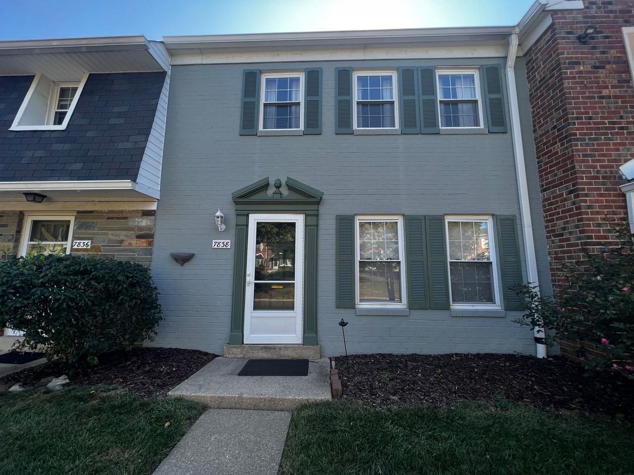 7838 Lakecrest Dr - Photo 2 of 22