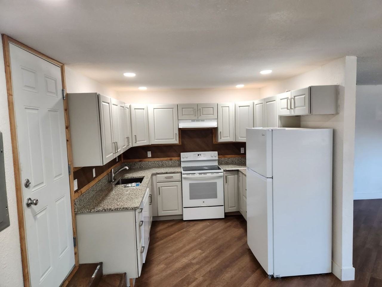 1245 W Washington St - Photo 2 of 9