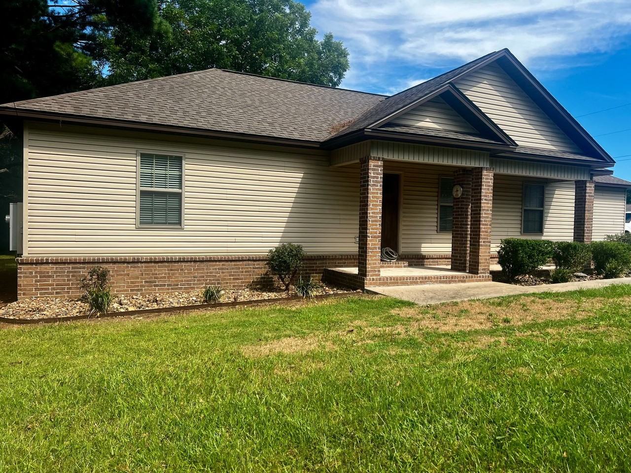 308 W 6th St - Photo 2 of 23