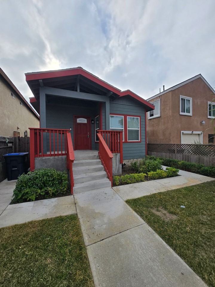 123 N Jackson St - Photo 2 of 24