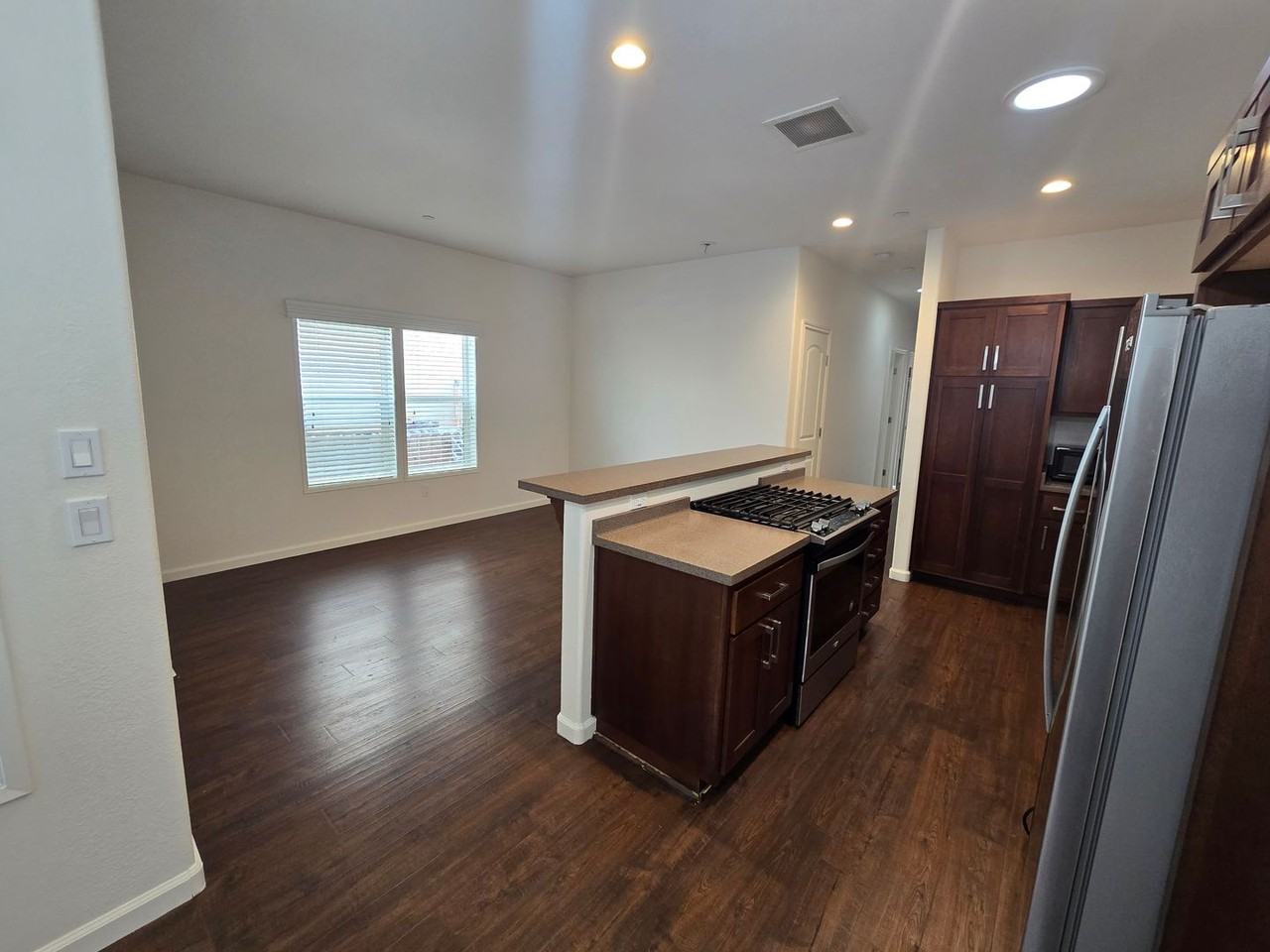 123 N Jackson St - Photo 3 of 24