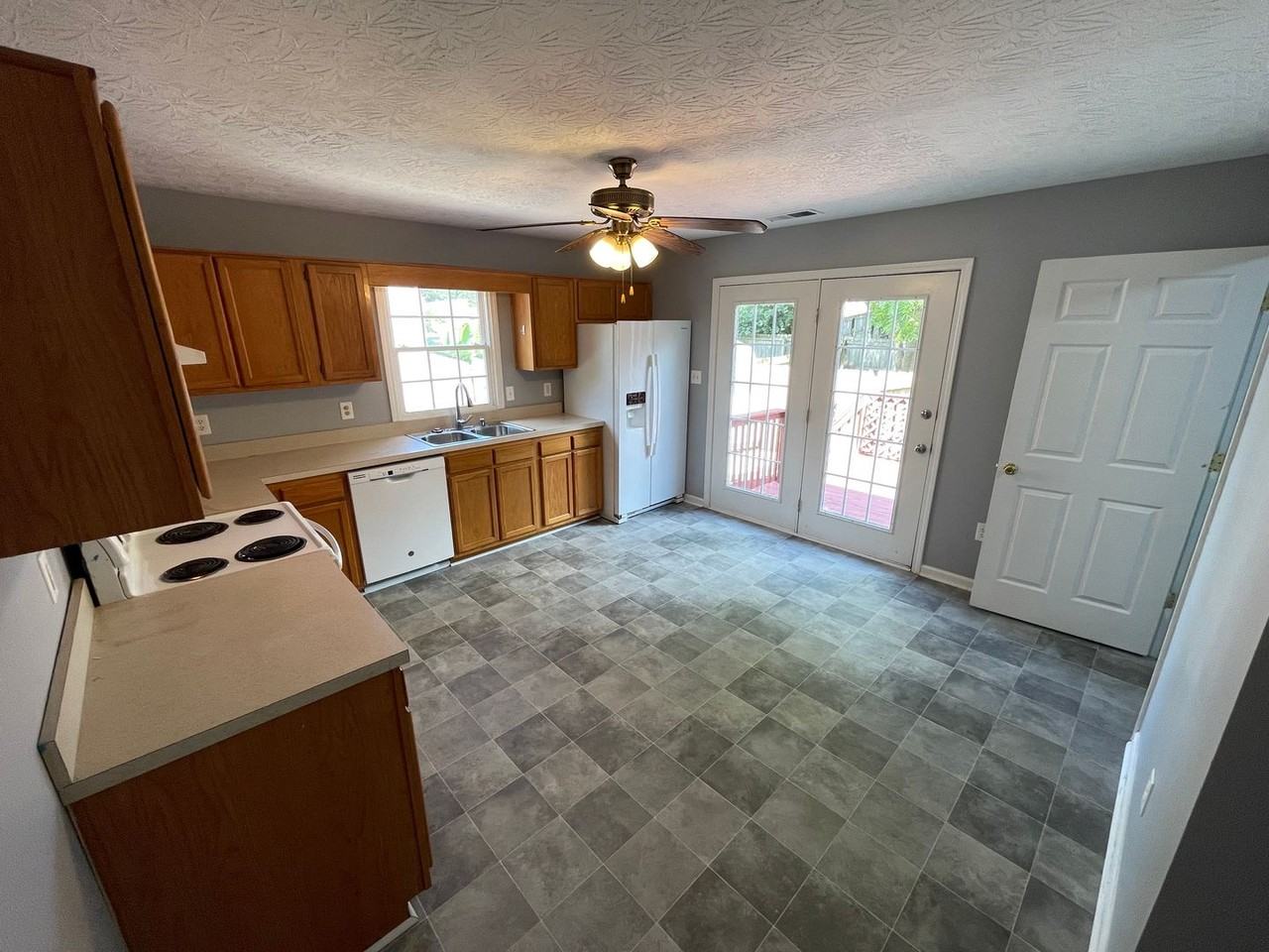 299 Old Veechdale Rd - Photo 3 of 18