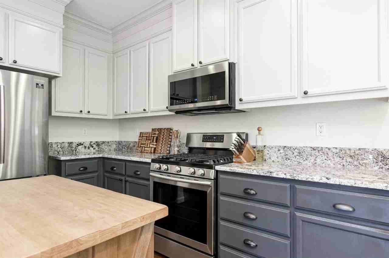 324 Applegate Dr - Photo 2 of 13