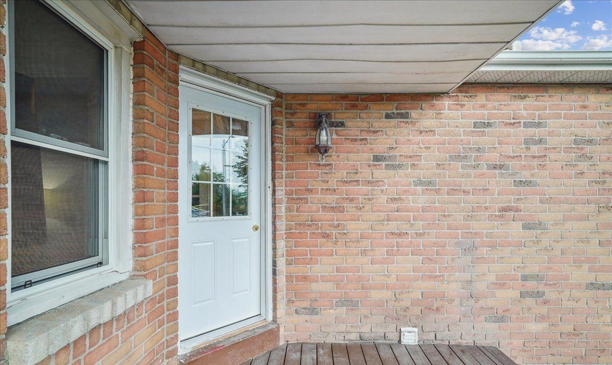 160 Wright Crescent - Photo 3 of 30