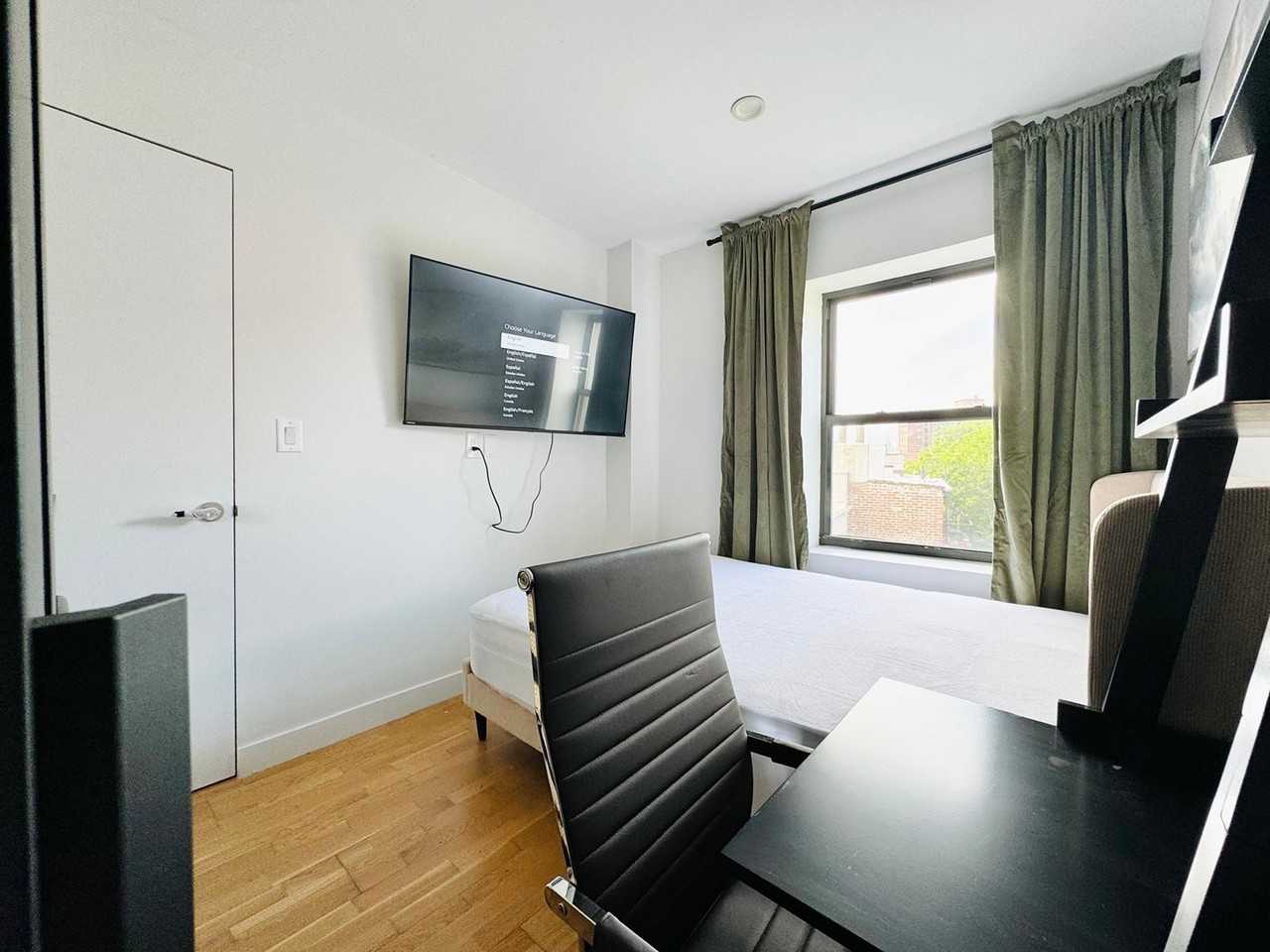 DeKalb Ave & Vanderbilt Ave #679