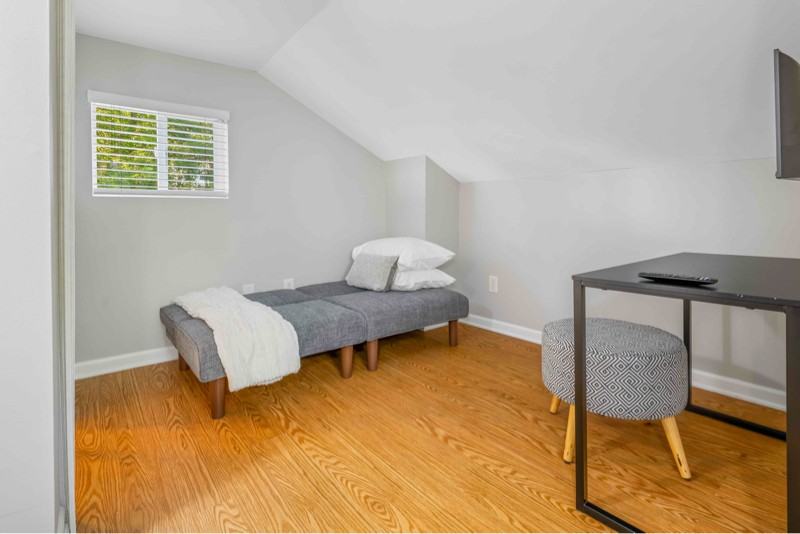 4305 S Shore Dr - Photo 3 of 11