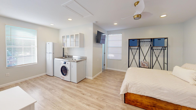 2750 Manorca Ave #C - Photo 3 of 6