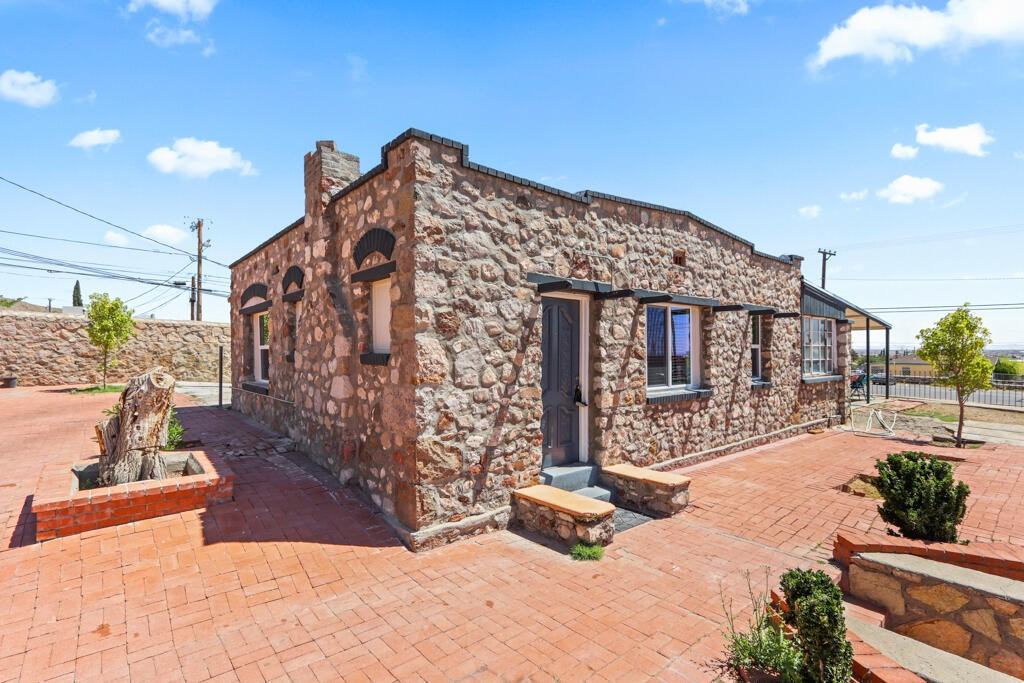 3101 N Piedras St - Photo 2 of 14