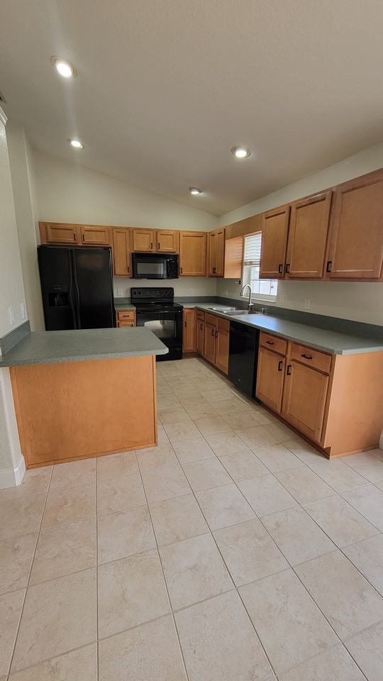 6329 Hemlock Rd #NA - Photo 4 of 12