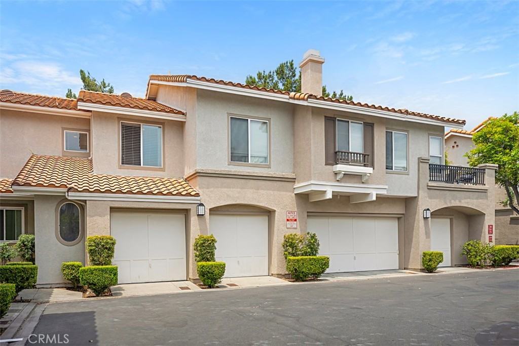 249 California Ct - Photo 2 of 32