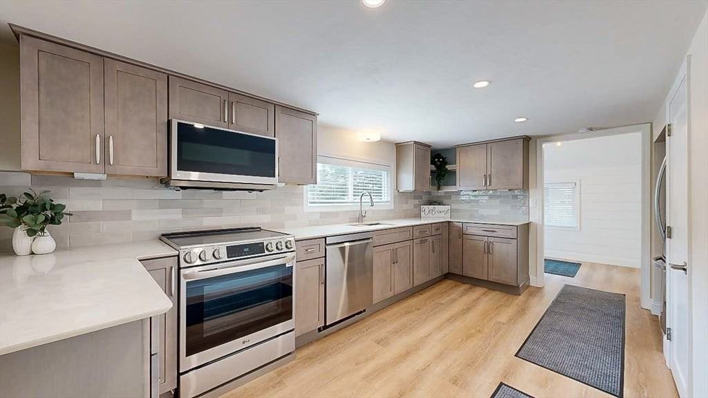 11 Pond View Way - Photo 2 of 42