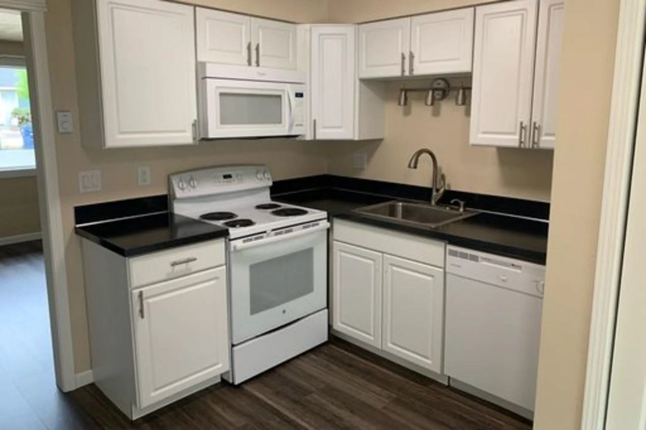 203 Broad St S - Photo 2 of 8